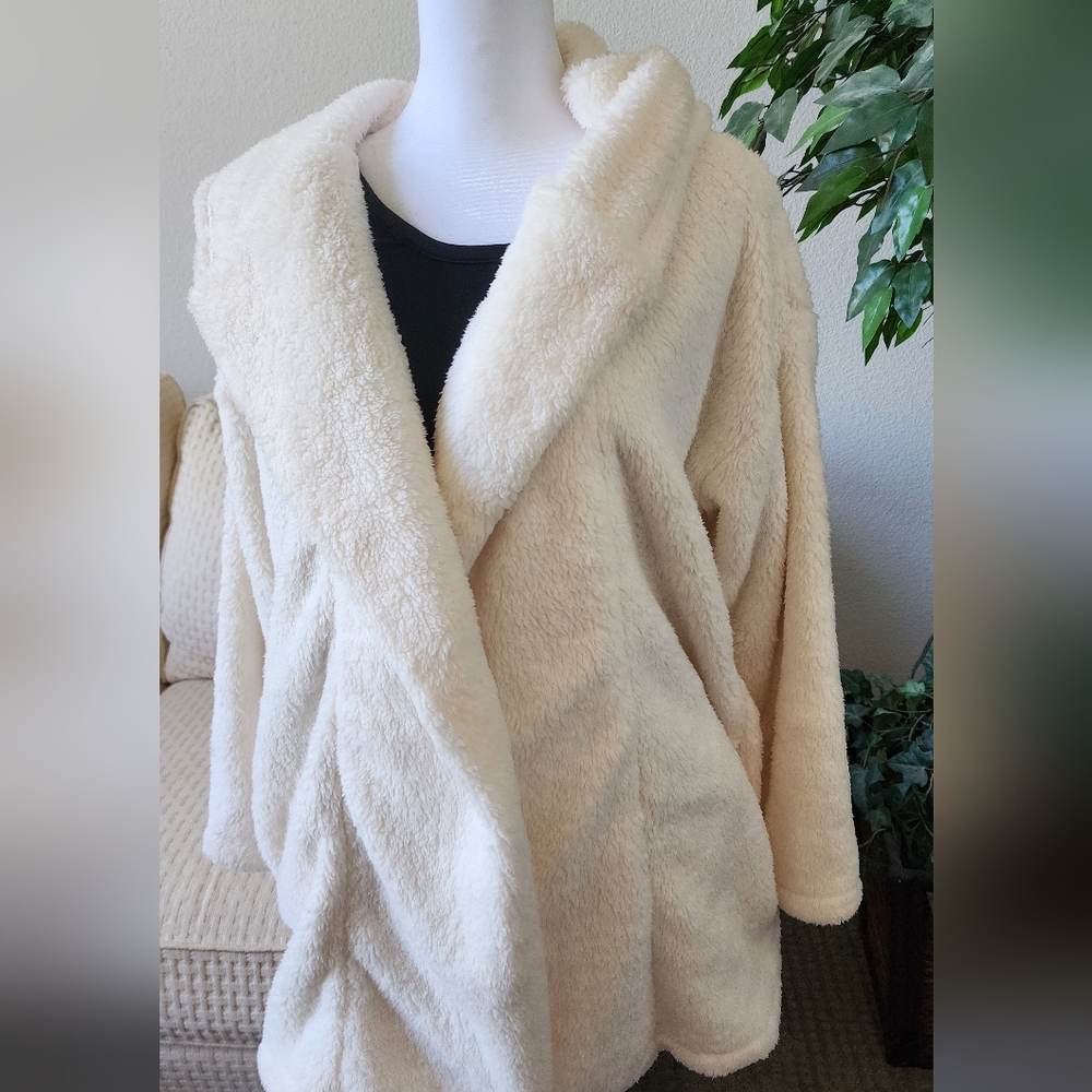Loft White Sherpa Extra Soft Oversize Plush Jacket- Size M NWT